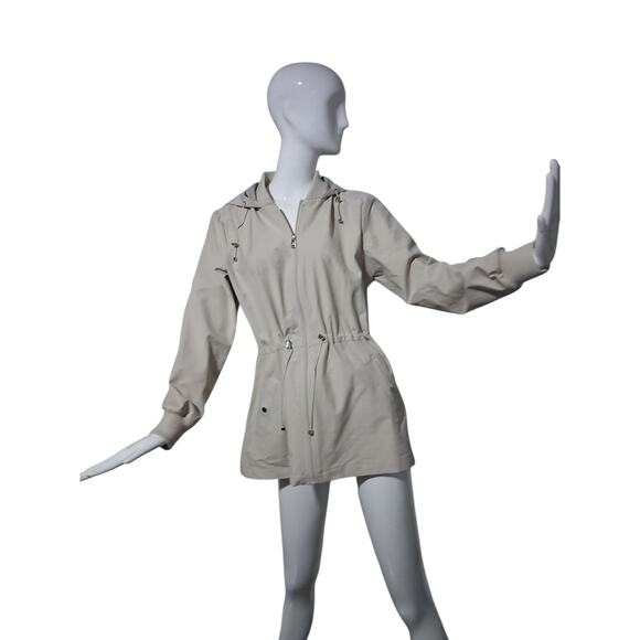 Bernardo Quiet Luxury Women's size Medium Lightweight Hooded Jacket Preppy - Picture 1 of 13